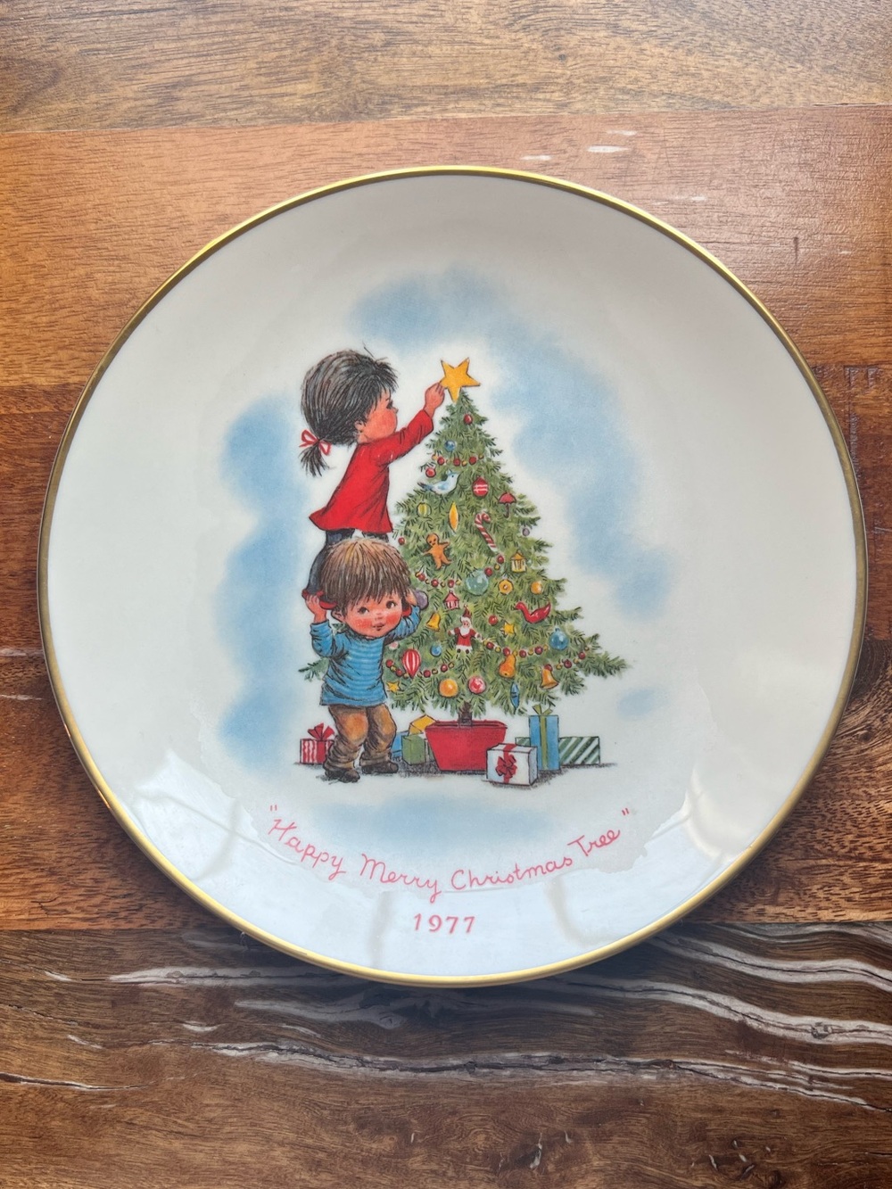 1977 Gorham Holiday Decorative Plate - White with Christmas Tree Illustration